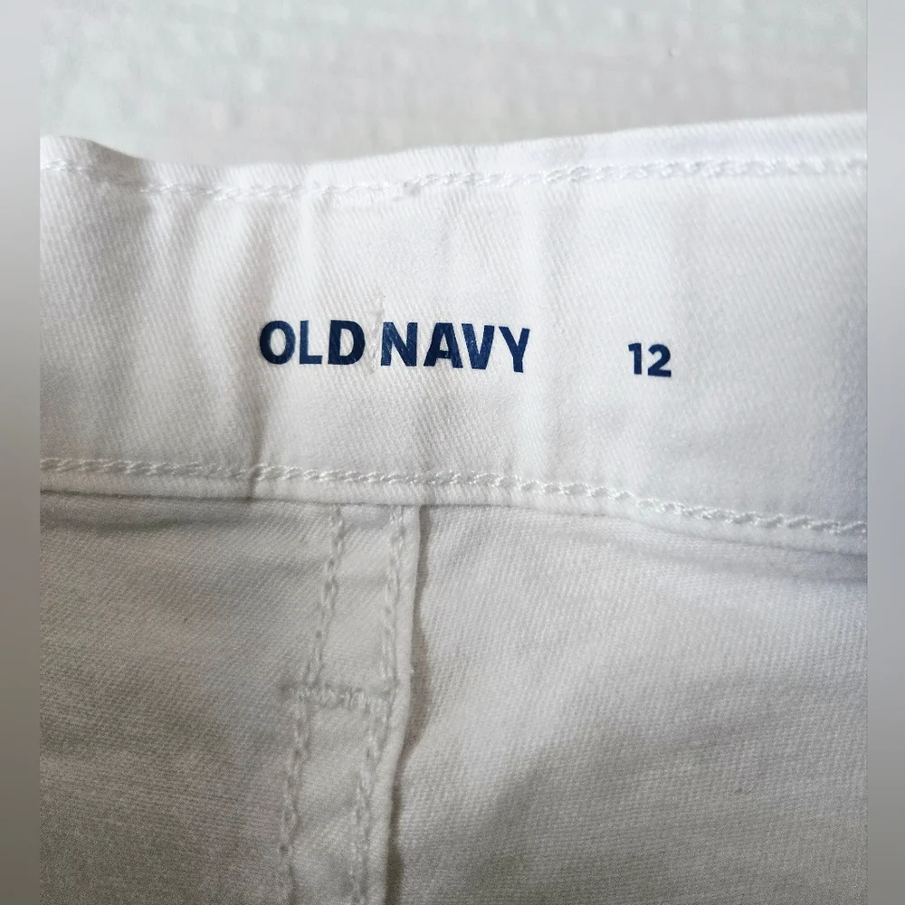 White Old Navy Rolled Hem Adjustable Waist‎ Shorts Size 12